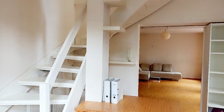 Küche mit Blick ins Wohnzimmer